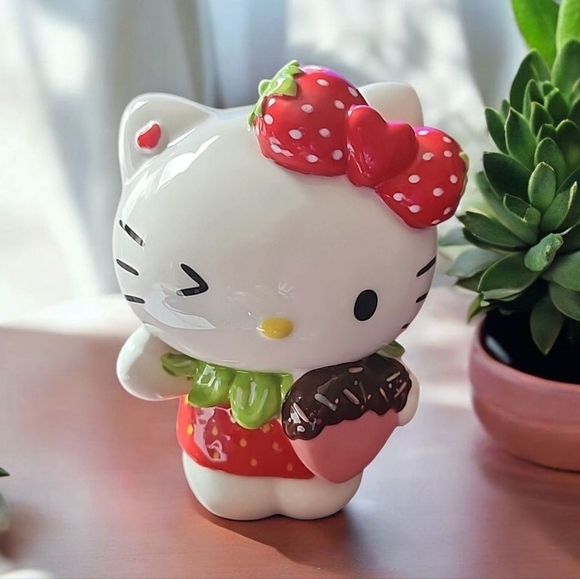 Hello KITTY Strawberry Ceramic Figurine - Picture 1 of 5